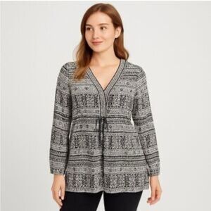 White House Black Market Black and White Tunic